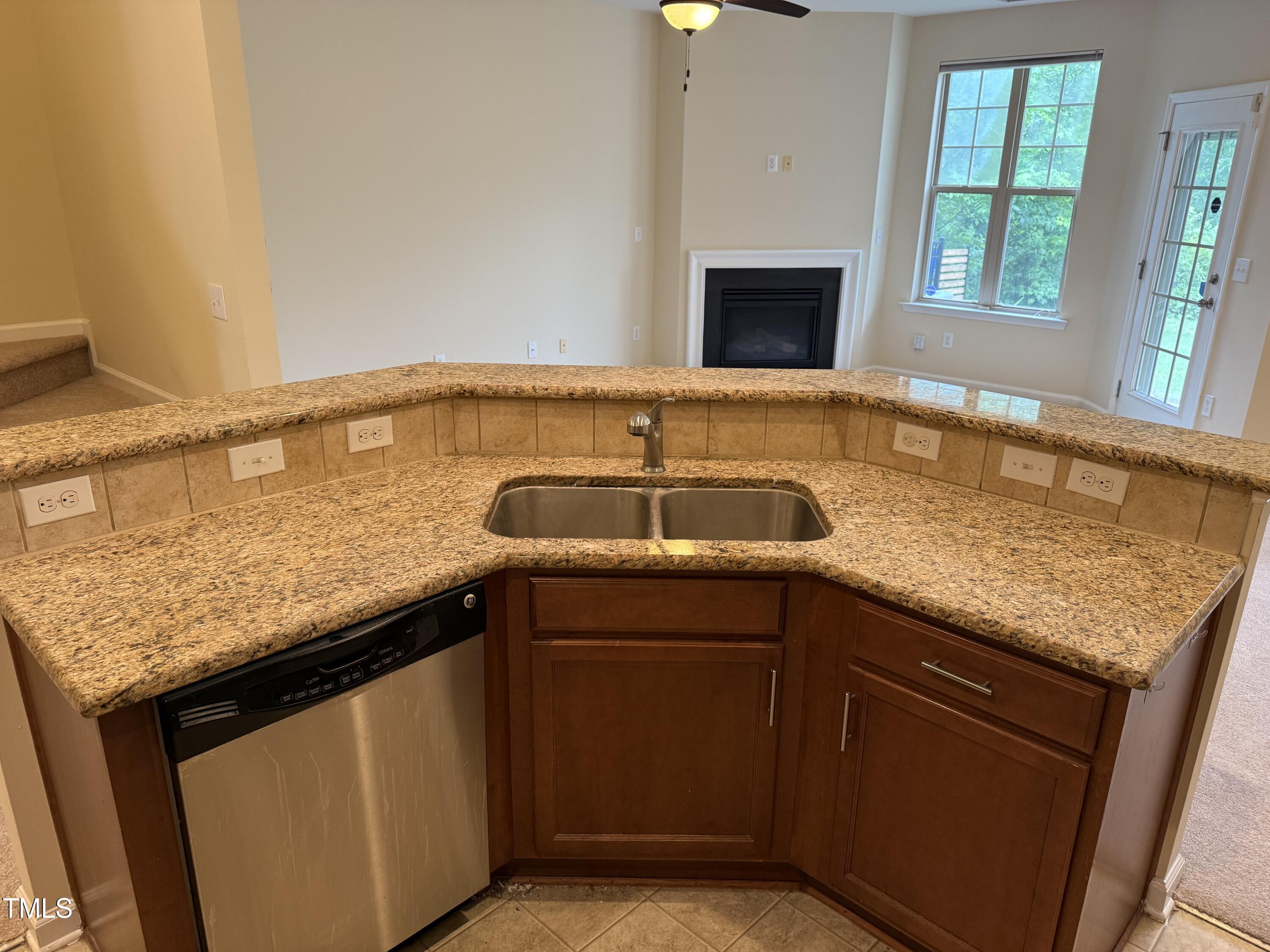 8254 Primanti Boulevard Raleigh, NC 27612 - Photo 15 of 39 Granite Countertop