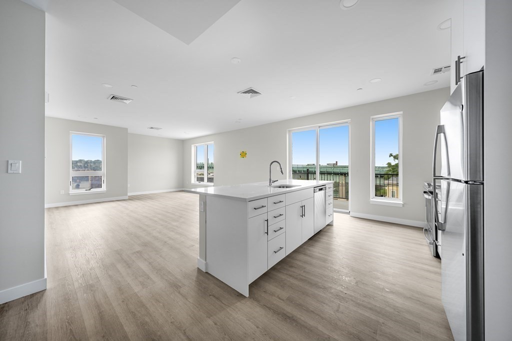 157 Chestnut Street, Unit 401 Chelsea, MA 02150 - Photo 2 of 13