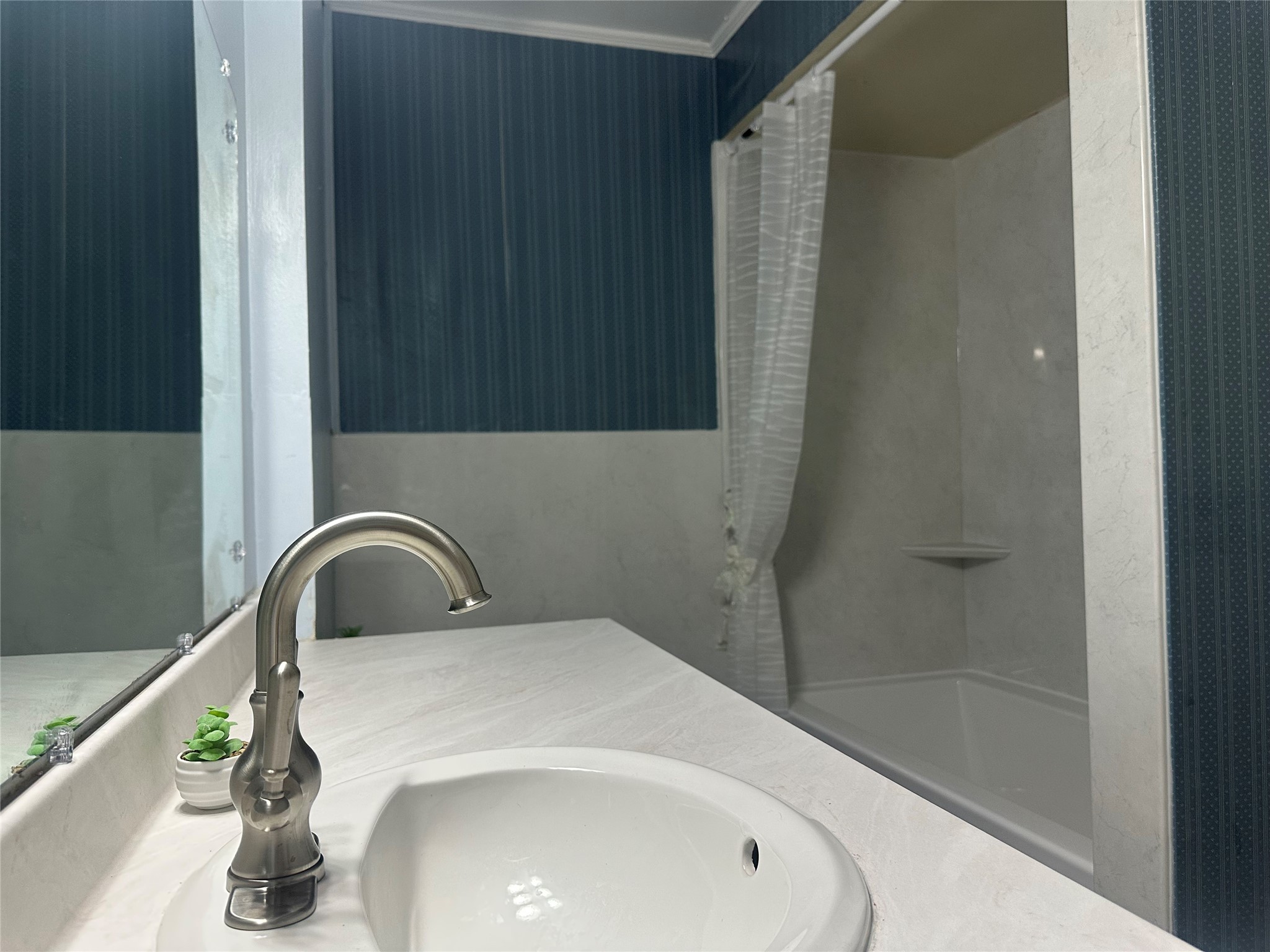 1914 Indian Shores Road Crosby, TX 77532 - Photo 30 of 34 Guest Bathroom