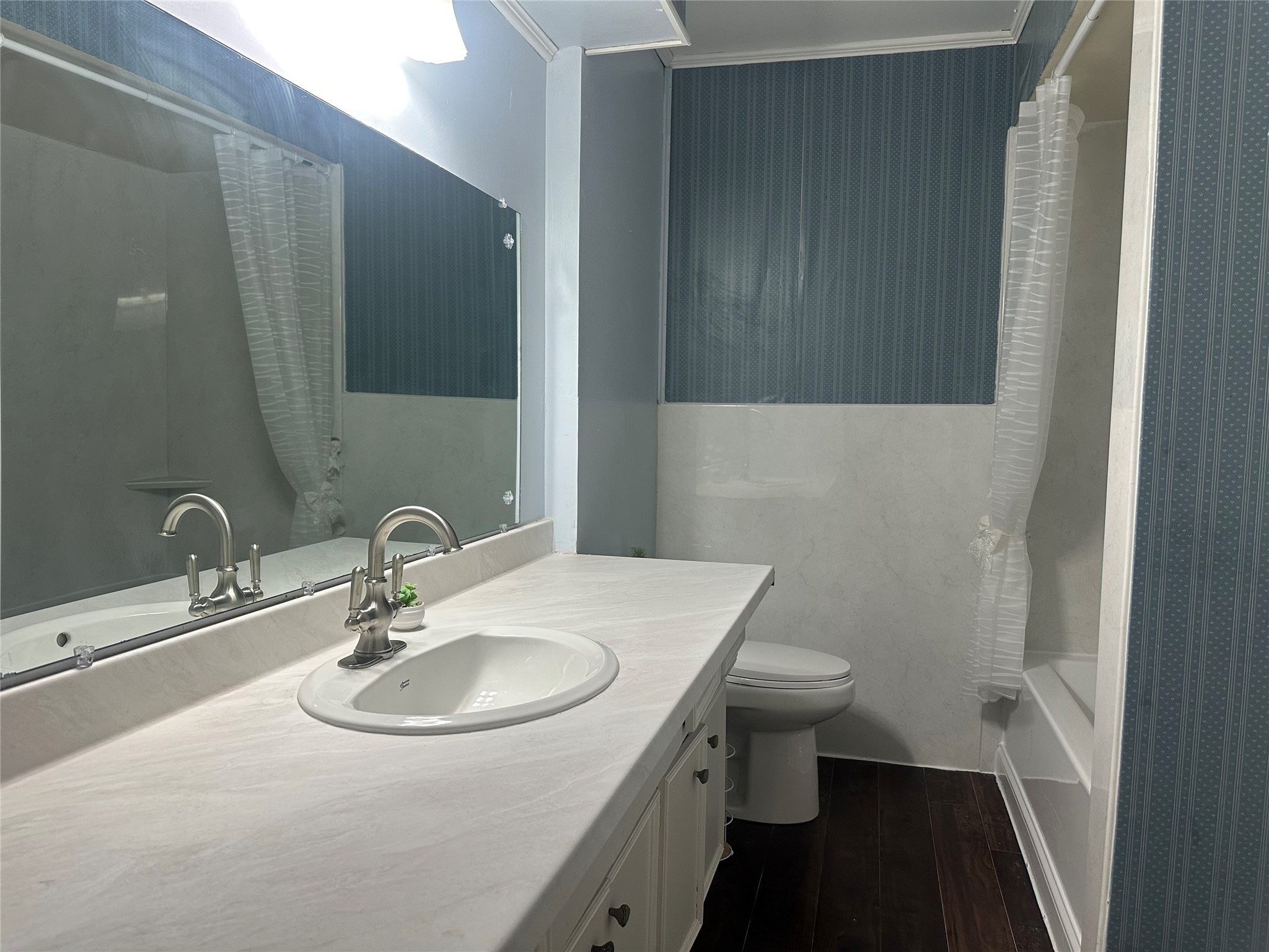 1914 Indian Shores Road Crosby, TX 77532 - Photo 31 of 34 Guest Bathroom