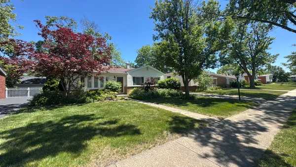 $2,800 | 1049 South Norbury Avenue, Lombard, IL 60148
