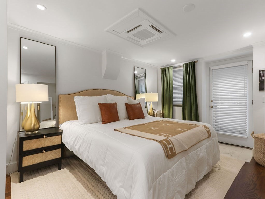 206 Beacon Street, Unit 1 Boston, MA 02116 - Photo 11 of 23 a bedroom with a bed and lamp