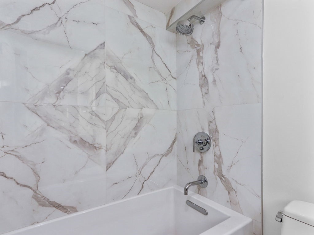 206 Beacon Street, Unit 1 Boston, MA 02116 - Photo 17 of 23 a bathroom with a bathtub