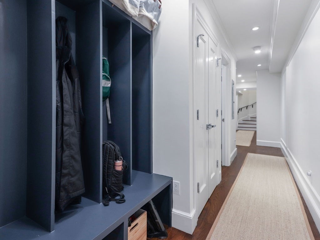 206 Beacon Street, Unit 1 Boston, MA 02116 - Photo 18 of 23 a view of a hallway