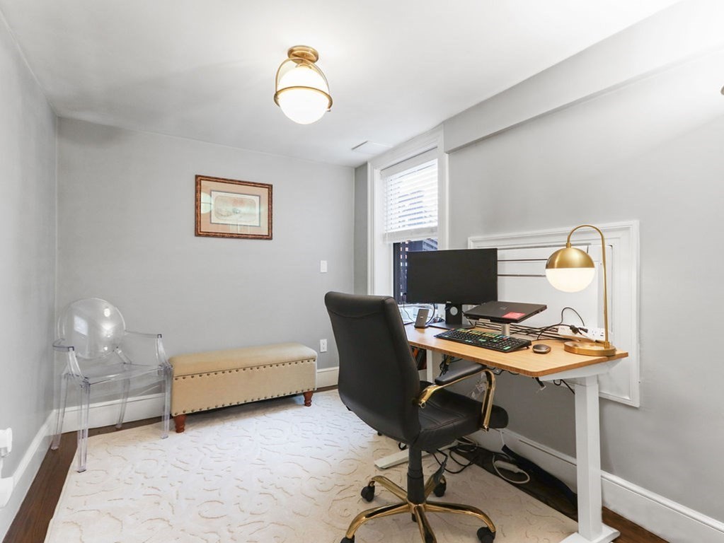 206 Beacon Street, Unit 1 Boston, MA 02116 - Photo 19 of 23 a workspace with furniture and a window