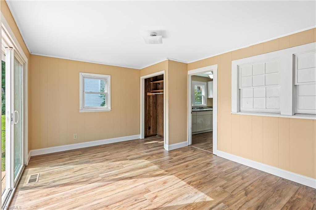 523 Ridgecrest Drive High Point, NC 27262 - Photo 6 of 28 Gallery Image 6