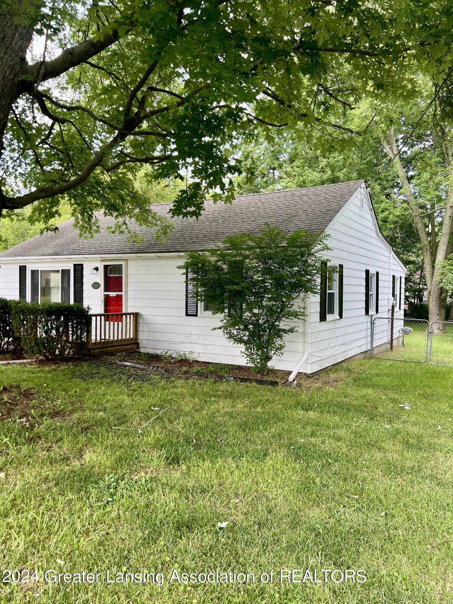 6029 Hilliard Road Lansing, MI 48911 - Photo 3 of 23 IMG_5798