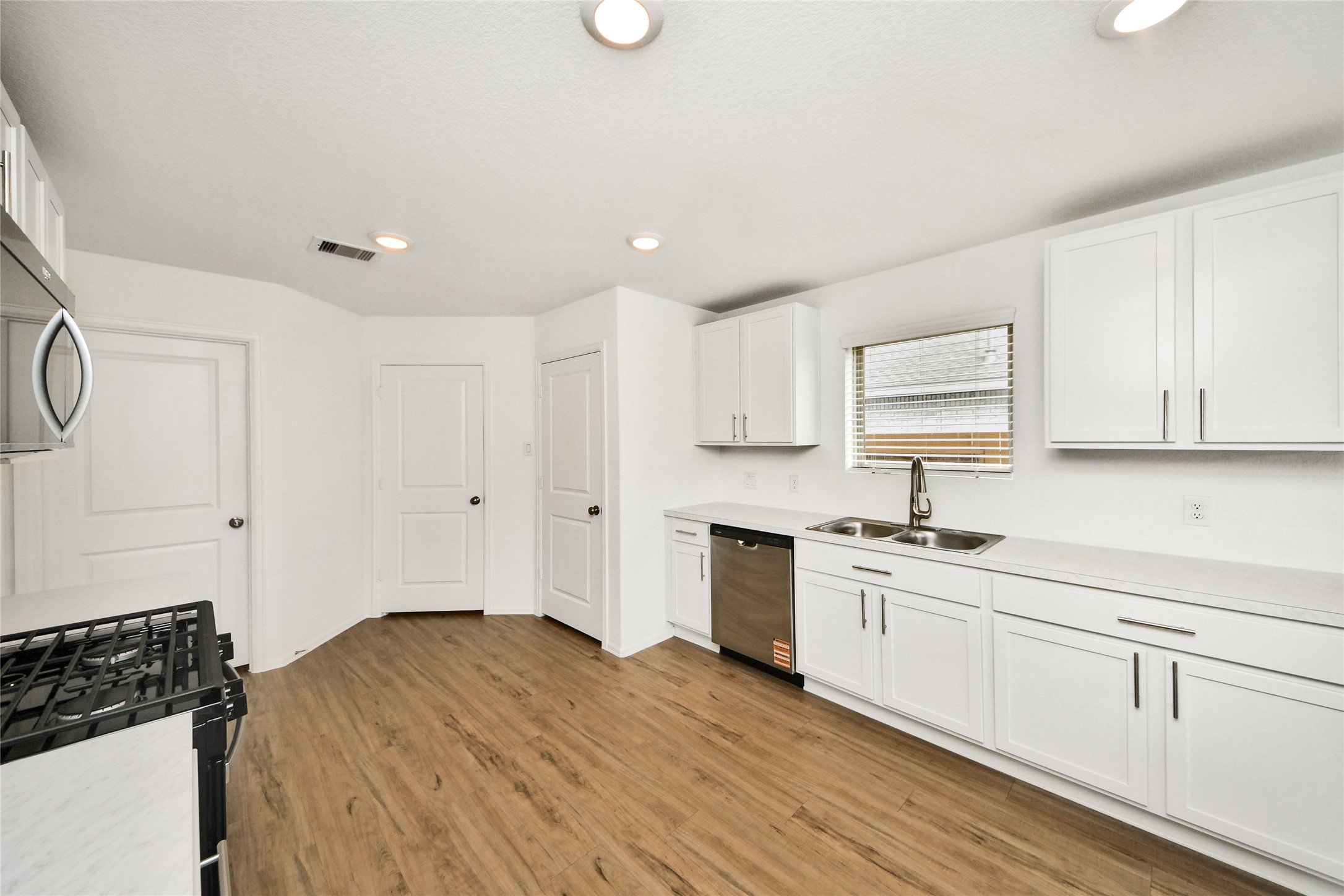 5011 Stratton Lane Rosharon, TX 77583 - Photo 12 of 38 a kitchen with white cabinets and appliances