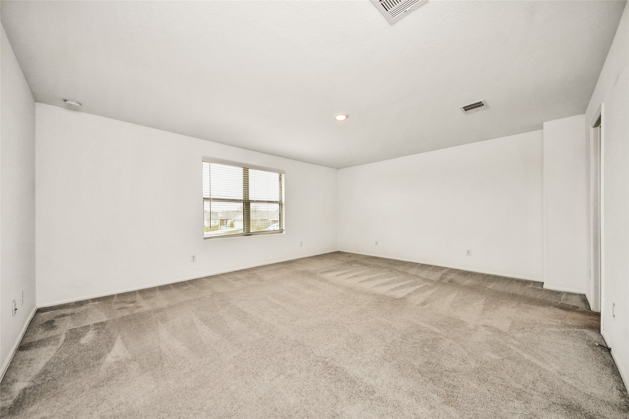 5011 Stratton Lane Rosharon, TX 77583 - Photo 18 of 38 a view of an empty room with a window