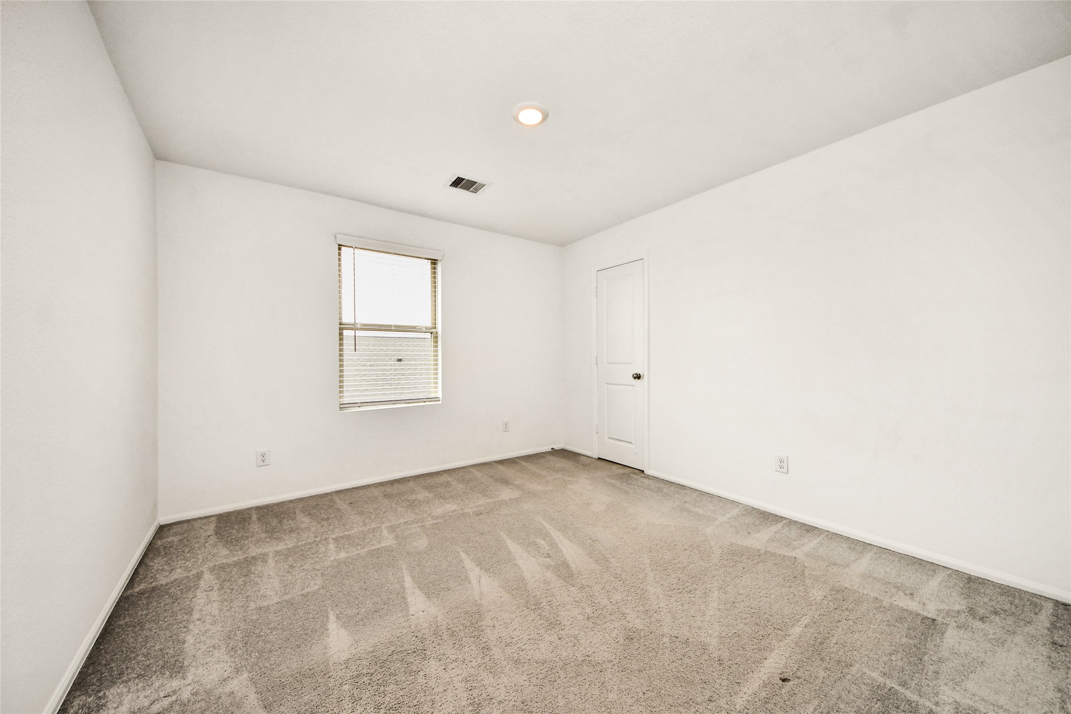 5011 Stratton Lane Rosharon, TX 77583 - Photo 29 of 38 an empty room with a window