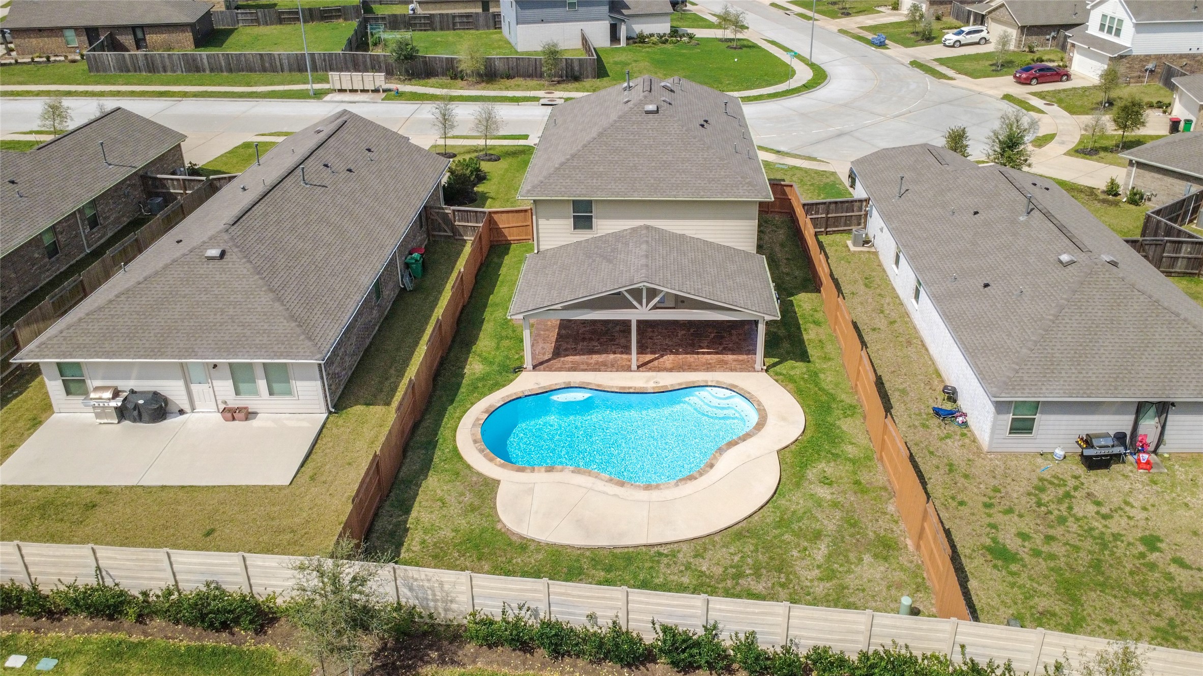 5011 Stratton Lane Rosharon, TX 77583 - Photo 34 of 38 an aerial view of a house with a swimming pool