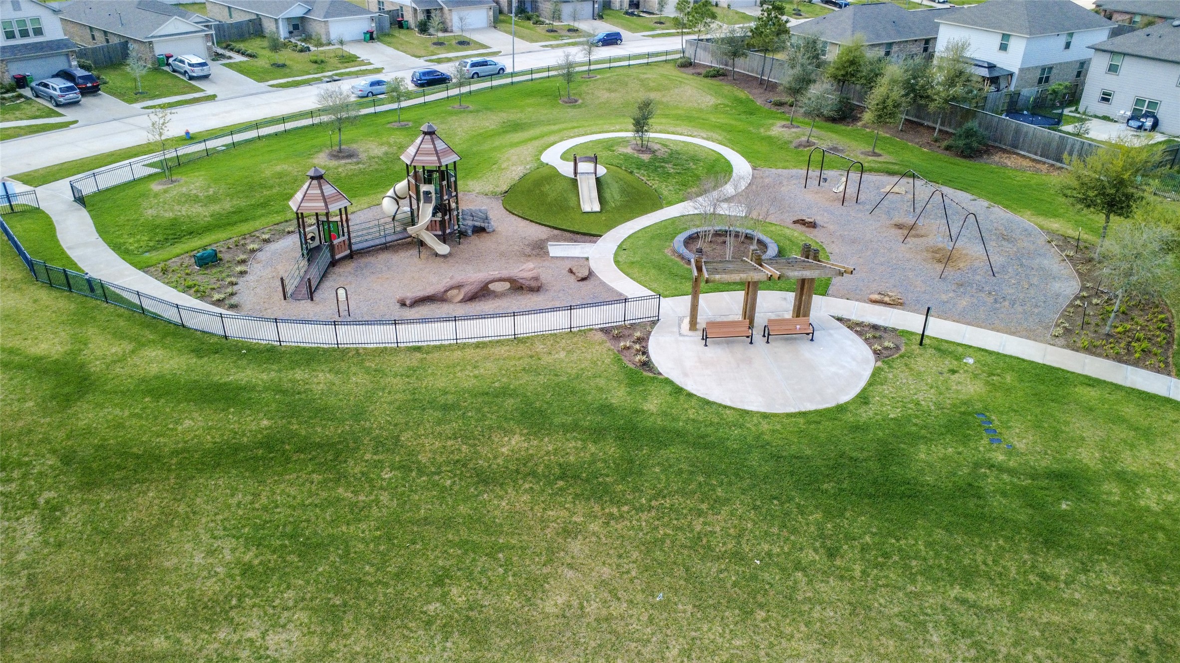 5011 Stratton Lane Rosharon, TX 77583 - Photo 38 of 38 a view of a swimming pool with outdoor seating