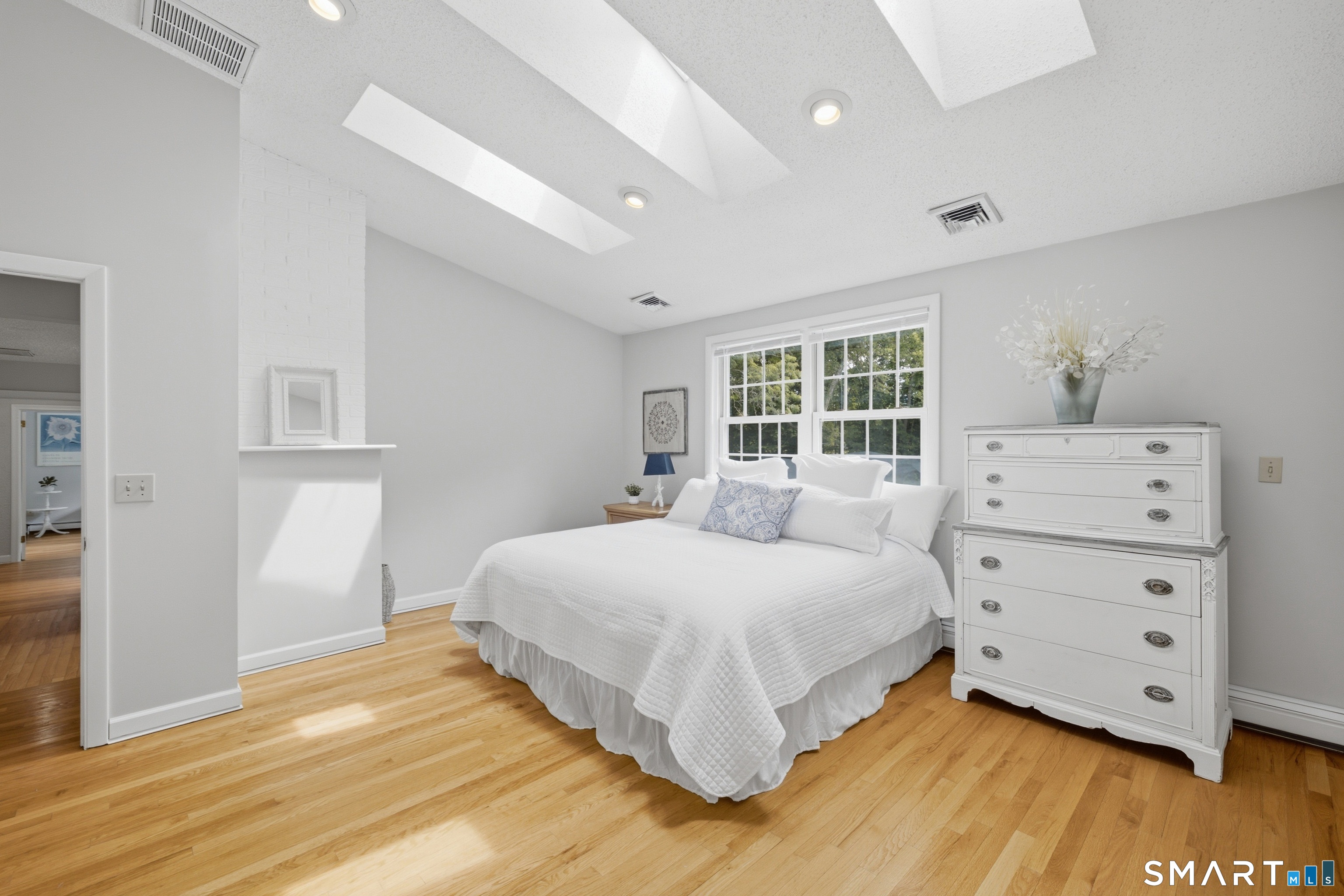 36 Willowbrook Road West Hartford, CT 06107 - Photo 15 of 38