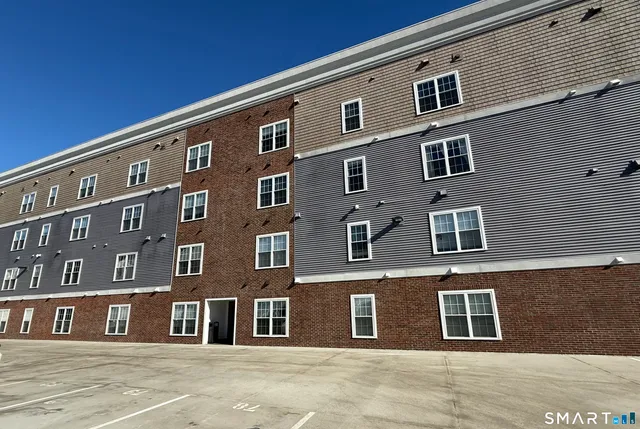 $1,800 | 502 Howe Avenue, Unit 302, Shelton, CT 06484