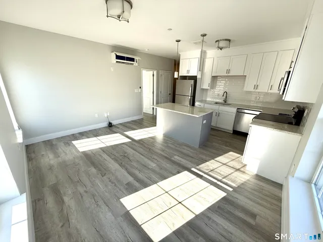 $1,800 | 502 Howe Avenue, Unit 302, Shelton, CT 06484