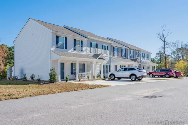 $1,600 | 109 Oxforshire Street, Unit 13, Little River, SC 29566