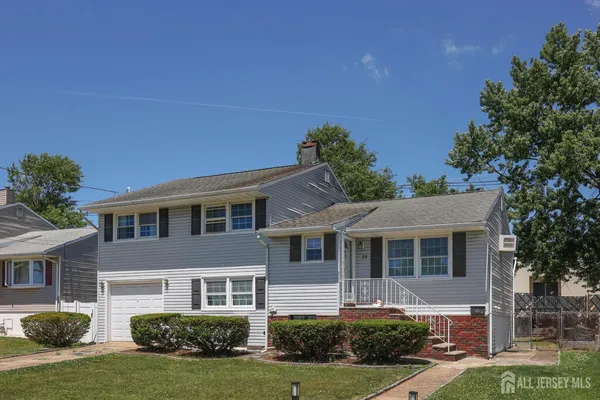 $500,000 | 22 Webb Drive, Fords, NJ 08863