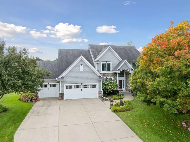 $785,000 | 2717 Edgewater Bay, Woodbury, MN 55125
