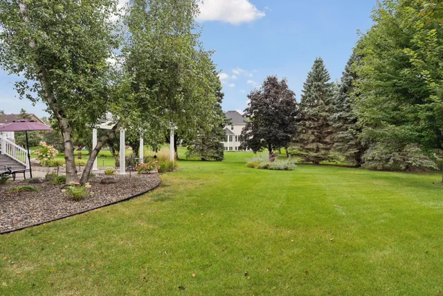 $785,000 | 2717 Edgewater Bay, Woodbury, MN 55125