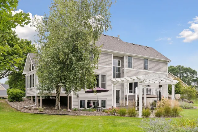 $785,000 | 2717 Edgewater Bay, Woodbury, MN 55125