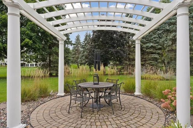 $785,000 | 2717 Edgewater Bay, Woodbury, MN 55125