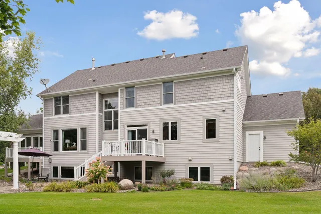 $785,000 | 2717 Edgewater Bay, Woodbury, MN 55125