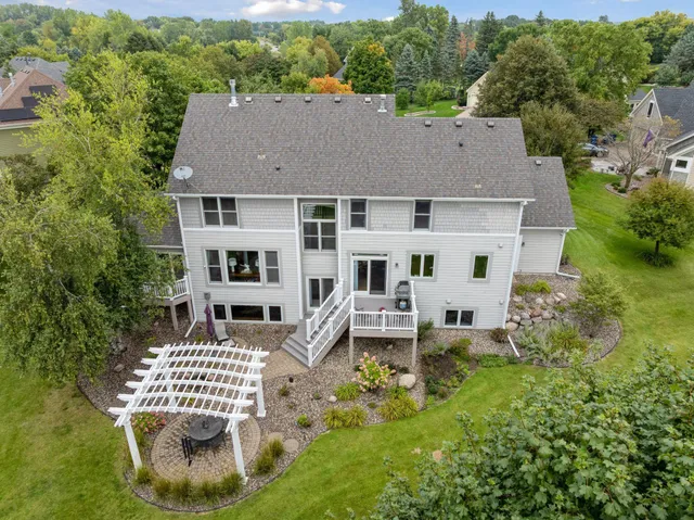 $785,000 | 2717 Edgewater Bay, Woodbury, MN 55125