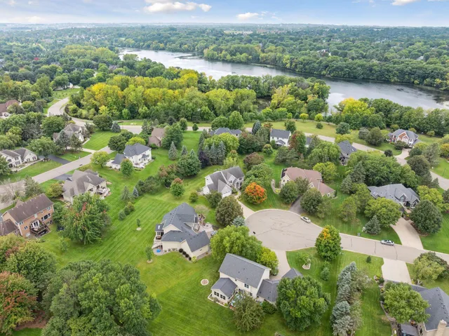 $785,000 | 2717 Edgewater Bay, Woodbury, MN 55125