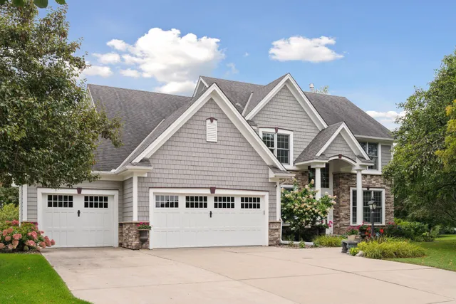 $785,000 | 2717 Edgewater Bay, Woodbury, MN 55125