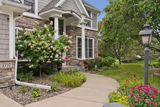 $785,000 | 2717 Edgewater Bay, Woodbury, MN 55125