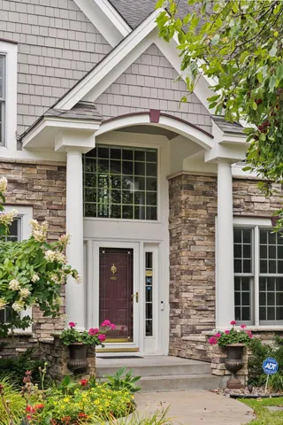 $785,000 | 2717 Edgewater Bay, Woodbury, MN 55125