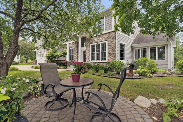 $785,000 | 2717 Edgewater Bay, Woodbury, MN 55125