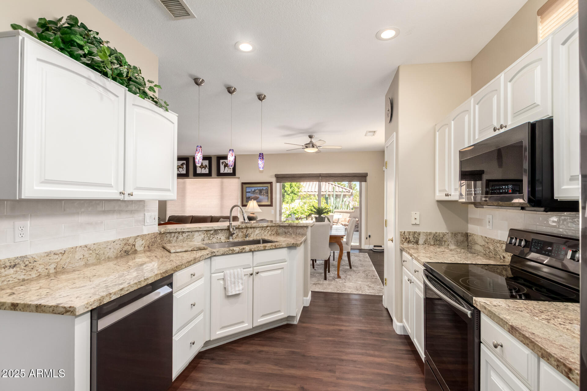 19877 North Crimson Ridge Way Surprise, AZ 85374 - Photo 5 of 29 Kitchen