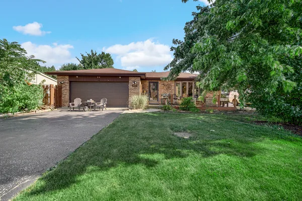$369,900 | 10013 West Lyndale Avenue, Melrose Park, IL 60164
