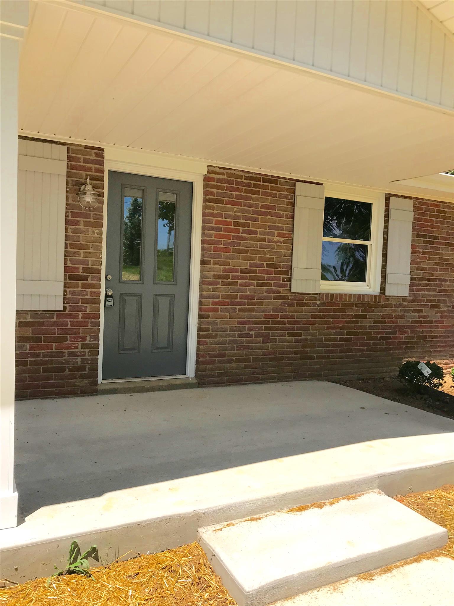 1047 Salem Ridge Road Clarksville, TN 37040 - Photo 4 of 17 a view of entrance gate of an house