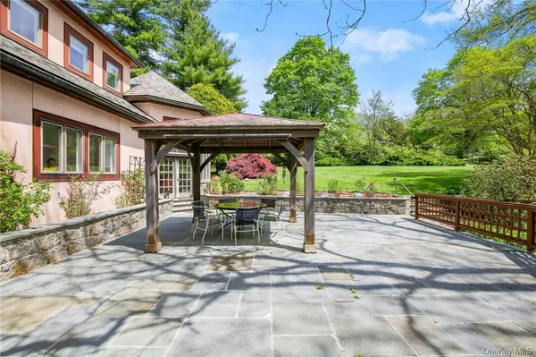 $3,250,000 | 99 Moseman Avenue, Katonah, NY 10536