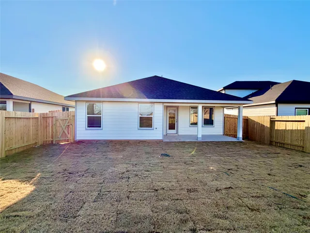 a view of a house with a backyard