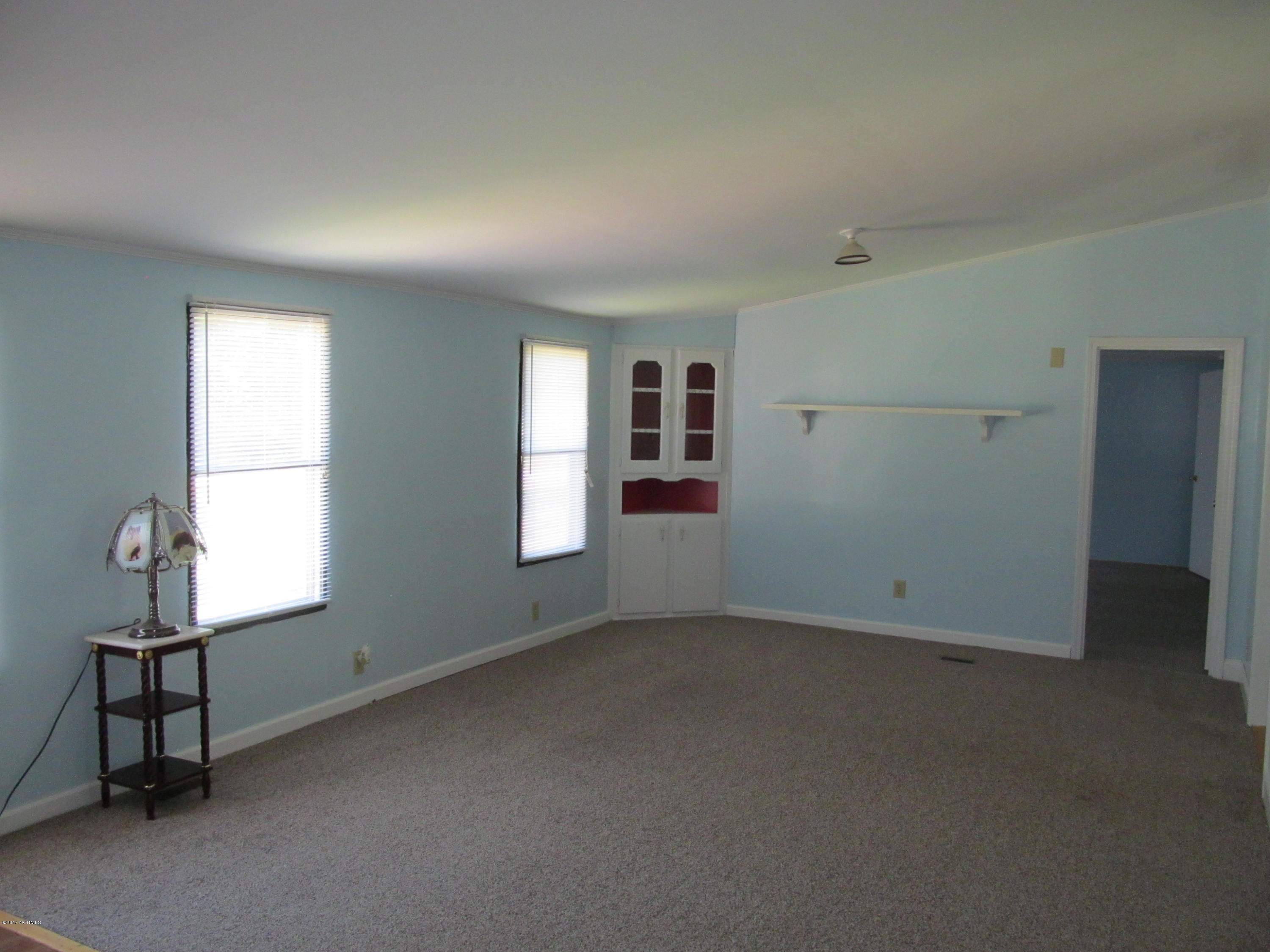 217 Rattan Street Newport, NC 28570 - Photo 14 of 20 Living Room