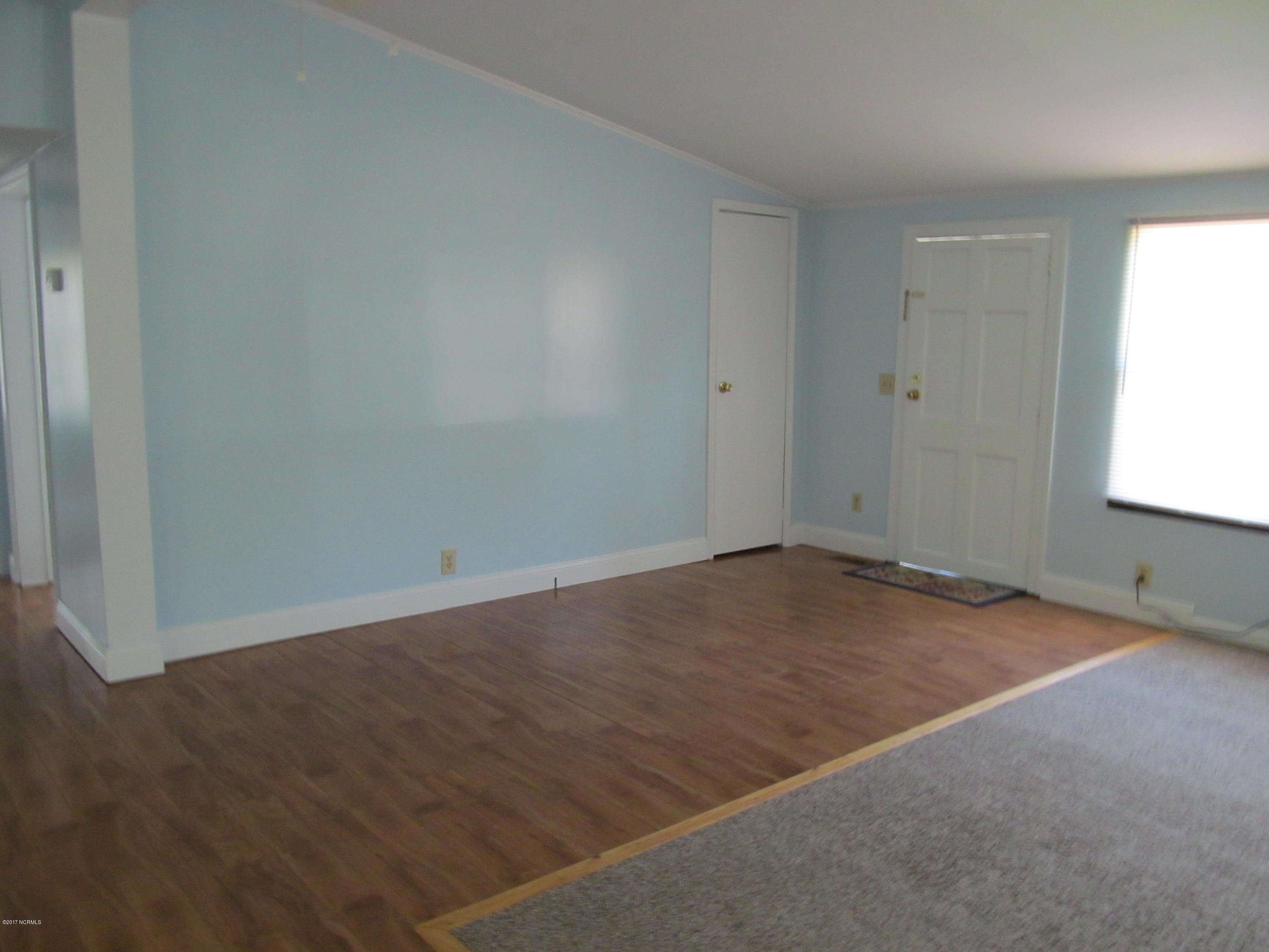 217 Rattan Street Newport, NC 28570 - Photo 15 of 20 Living Room