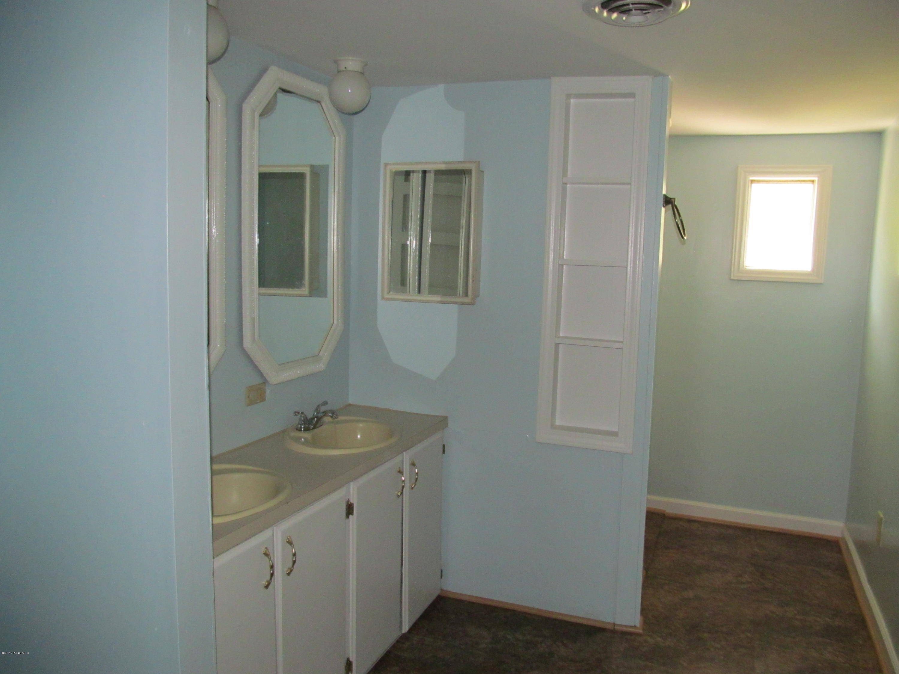 217 Rattan Street Newport, NC 28570 - Photo 19 of 20 Bathroom
