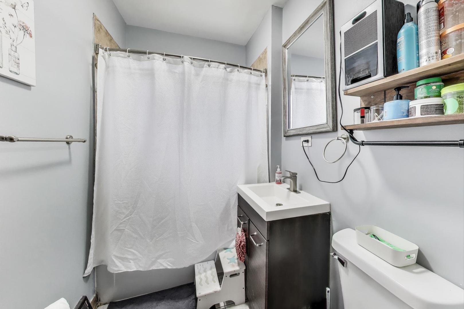 6432 South Kilpatrick Avenue Chicago, IL 60629 - Photo 15 of 36 a bathroom with a sink toilet and shower