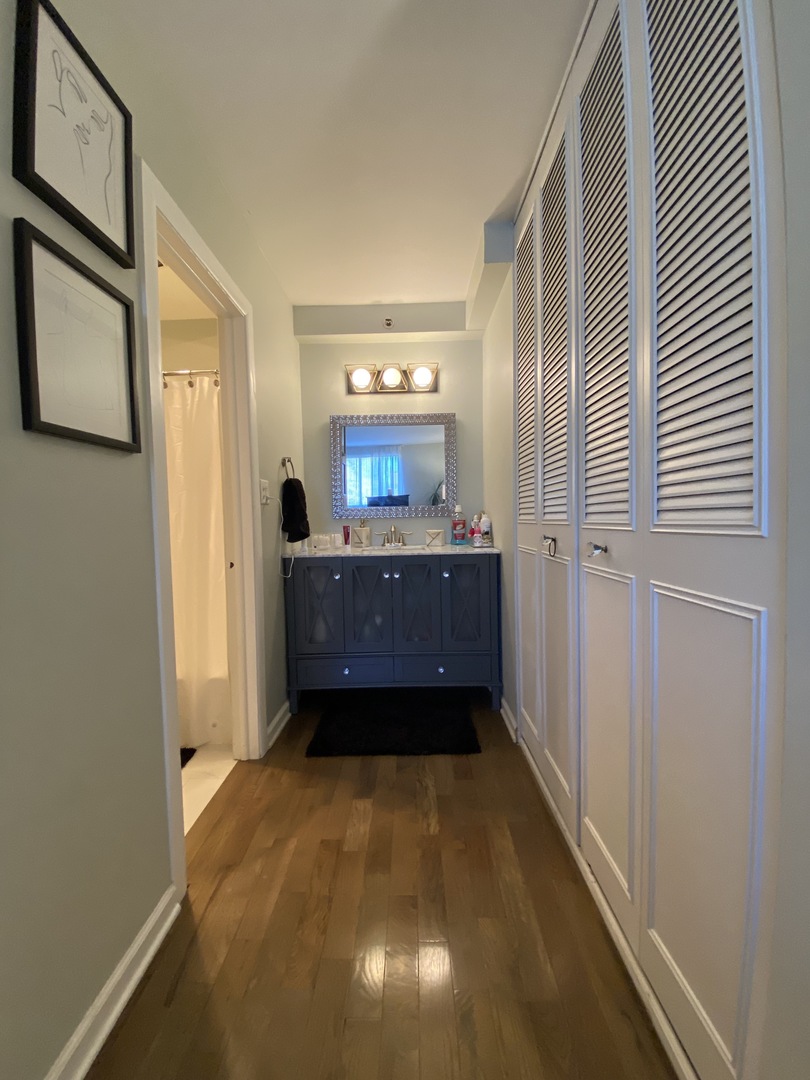 280 North Westgate Road, Unit 331 Mount Prospect, IL 60056 - Photo 19 of 28 a view of a hallway to rooms and stairs