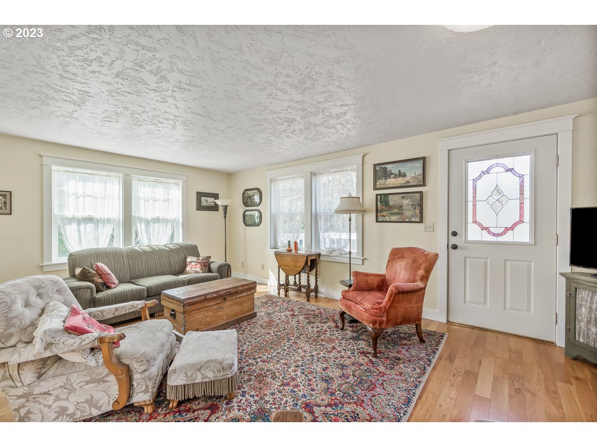 32559 Northwest Ej Smith Road Scappoose, OR 97056 - Photo 5 of 32 Gallery Image 5