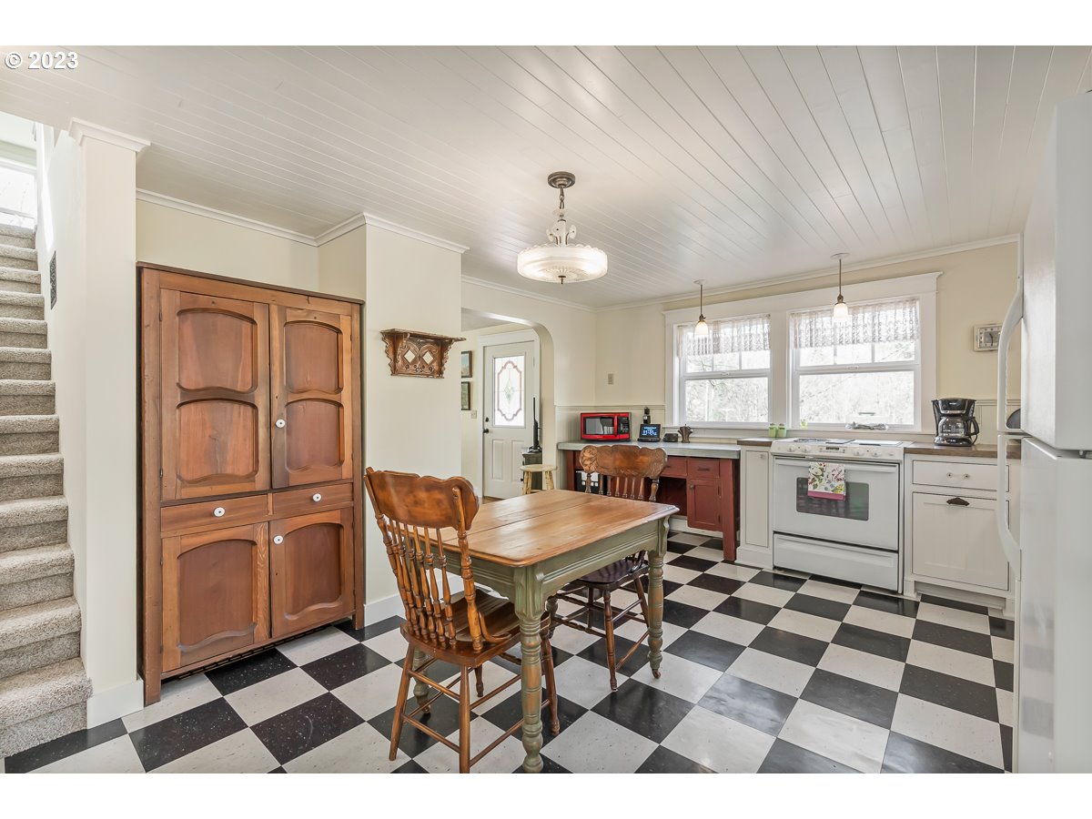 32559 Northwest Ej Smith Road Scappoose, OR 97056 - Photo 10 of 32 Gallery Image 10