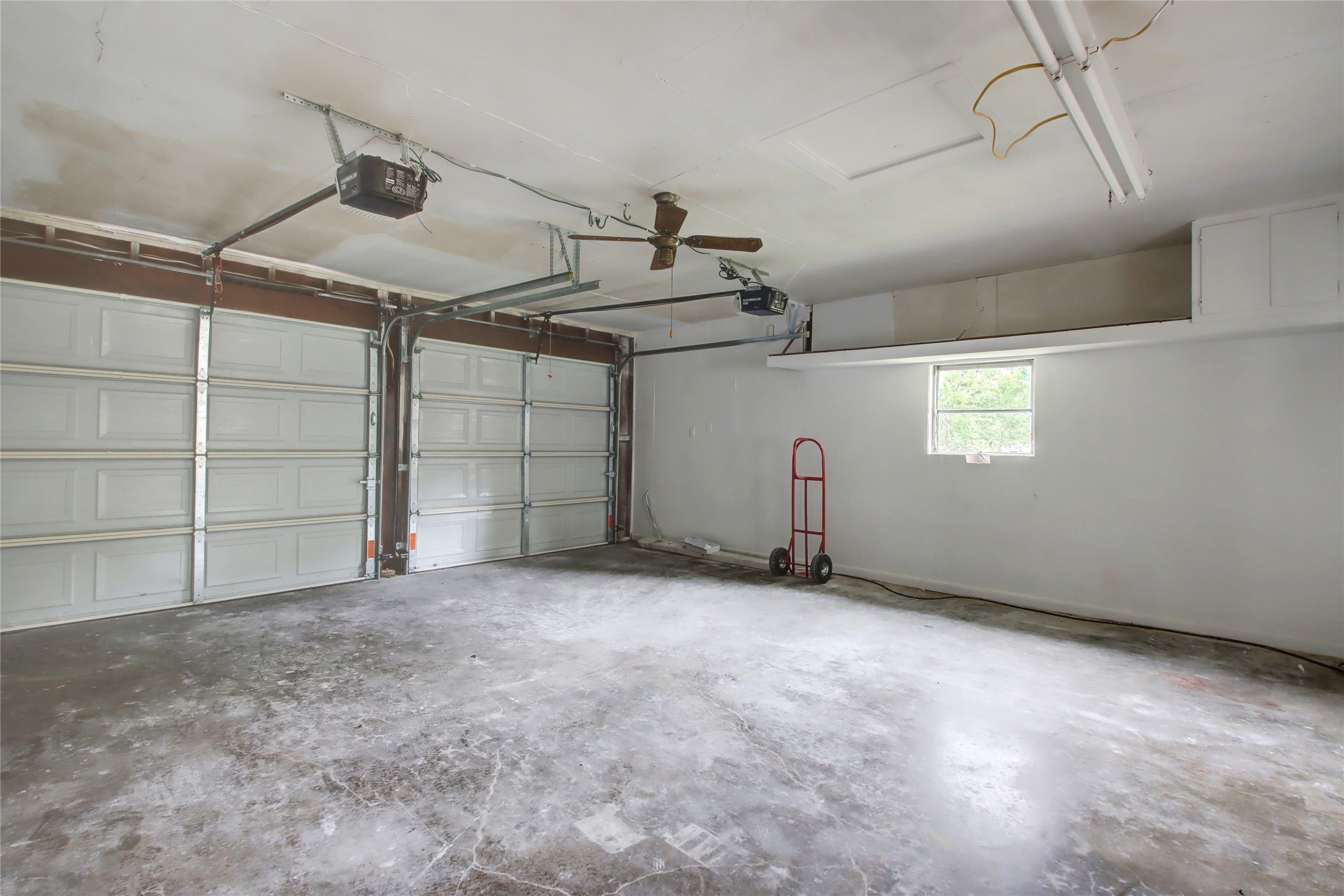 1906 Morrow Street Austin, TX 78757 - Photo 31 of 36 an empty room with windows