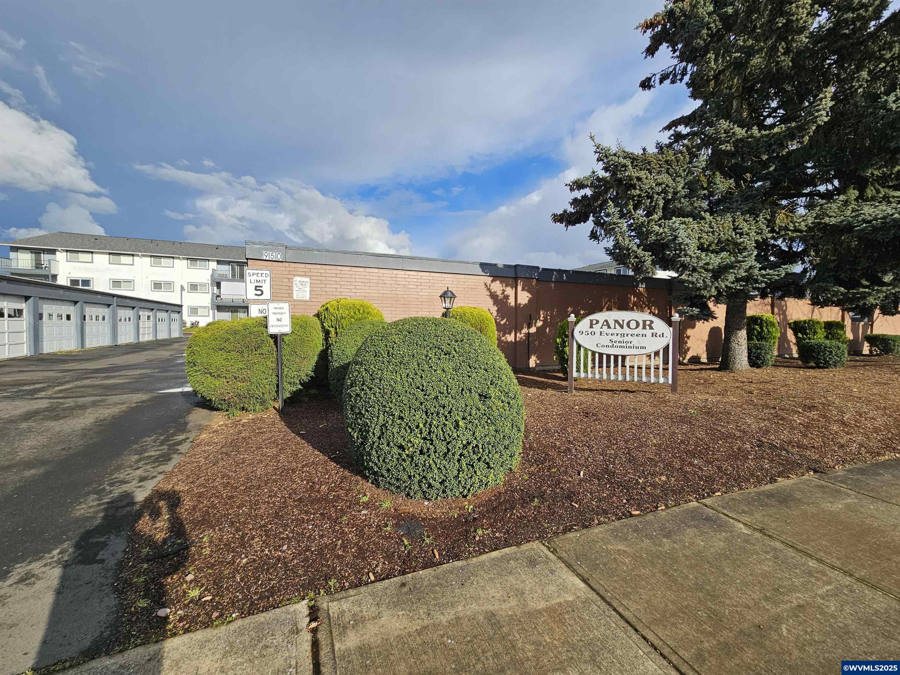 950 Evergreen Road, Unit 207 Woodburn, OR 97071 - Photo 3 of 33