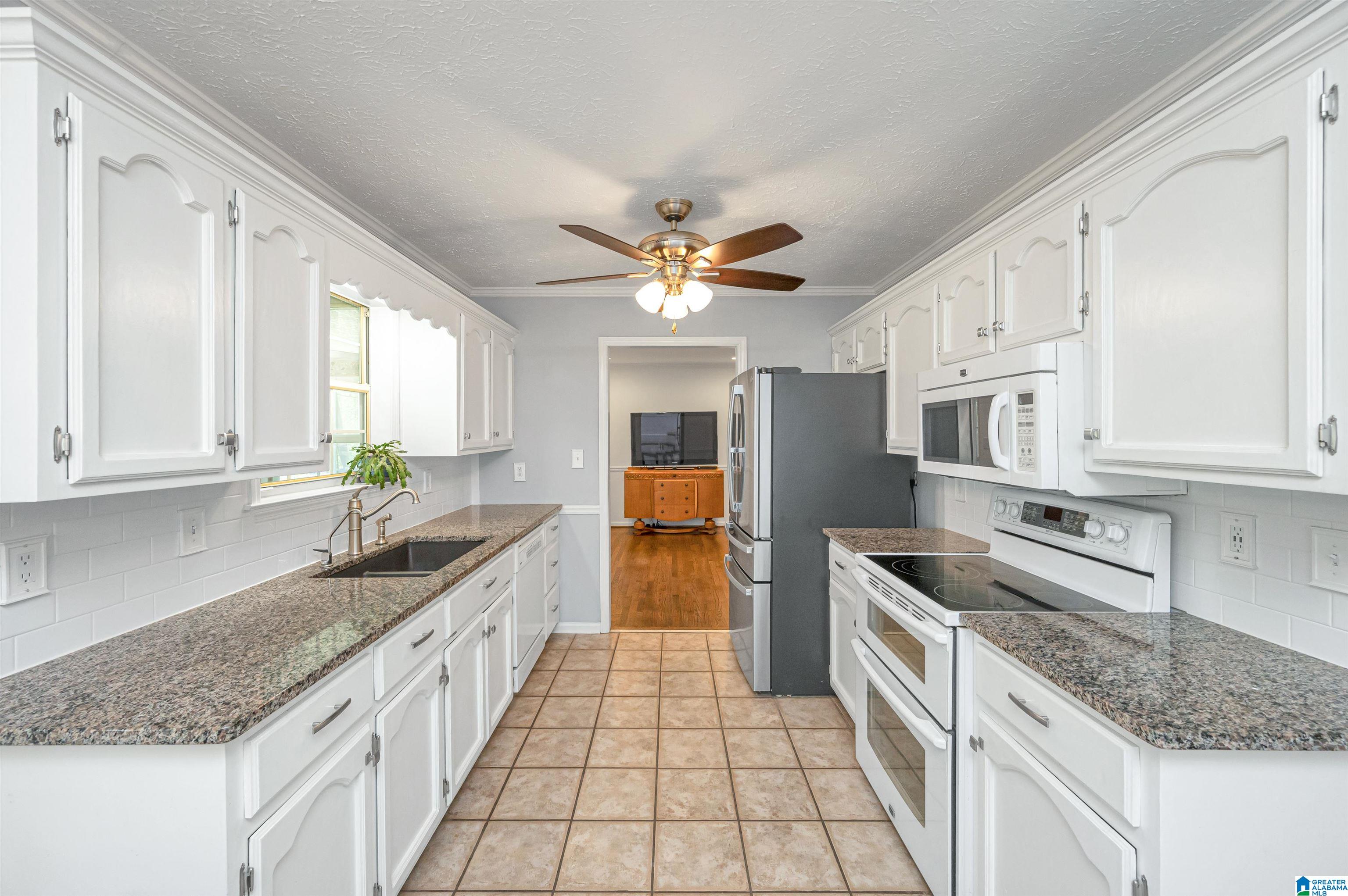 6011 Springview Drive Mount Olive, AL 35117 - Photo 12 of 54