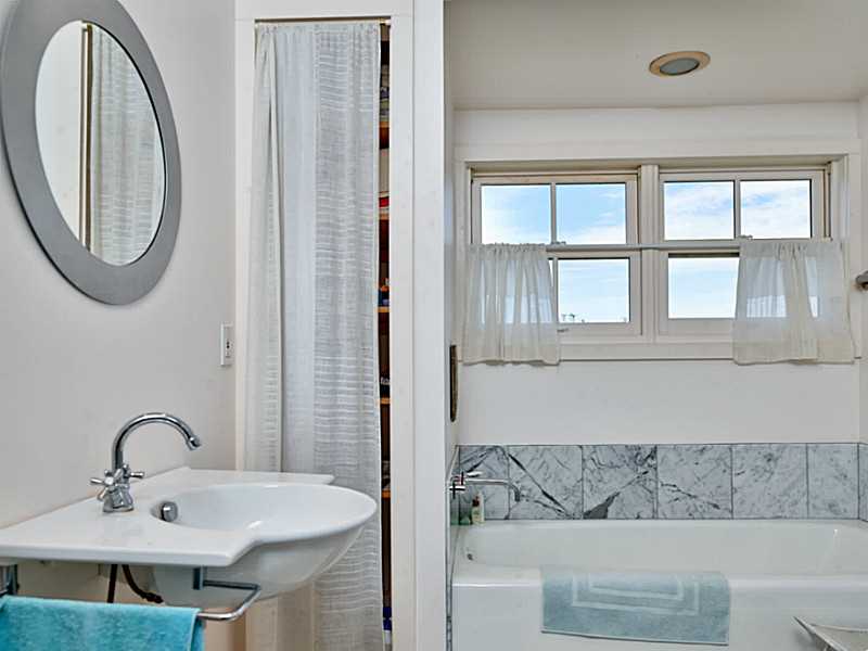 1621 West Side Road Block Island, RI 02807 - Photo 13 of 20 Master Bath/Spa.