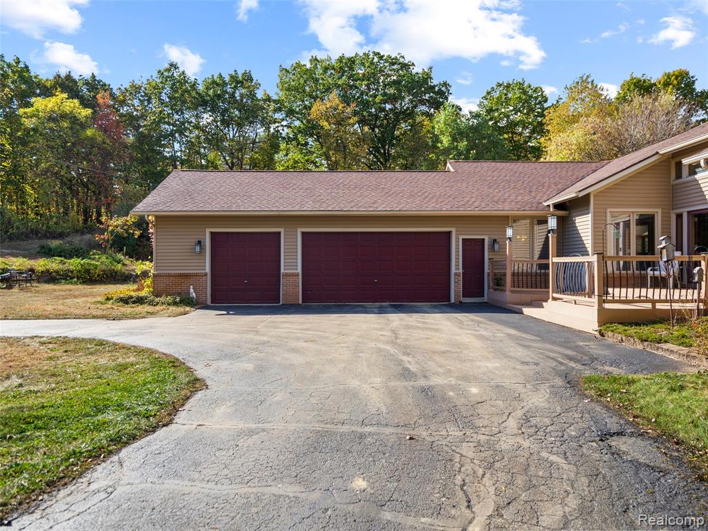7286 Pine Knob Road Clarkston, MI 48348 - Photo 3 of 71