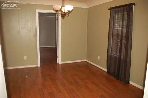 1353 South Graham Road Flint, MI 48532 - Photo 7 of 15 20445843-6.JPG